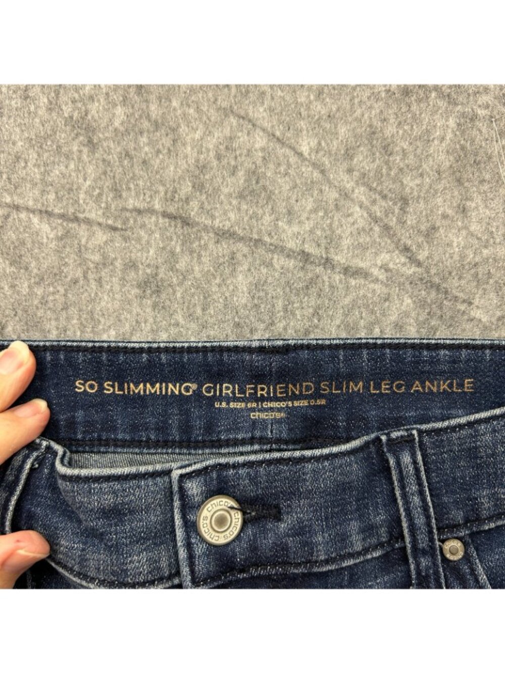 Chico's So Slimming Girlfriend Slim Leg Ankle Jeans Women's Size 0.5 / 6 Denim - Picture 4 of 10